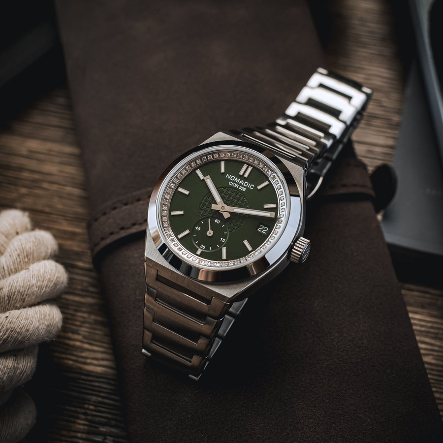Cíor 928 - Emerald Abyss with Diamonds - Luxury Sports Watch (36mm)