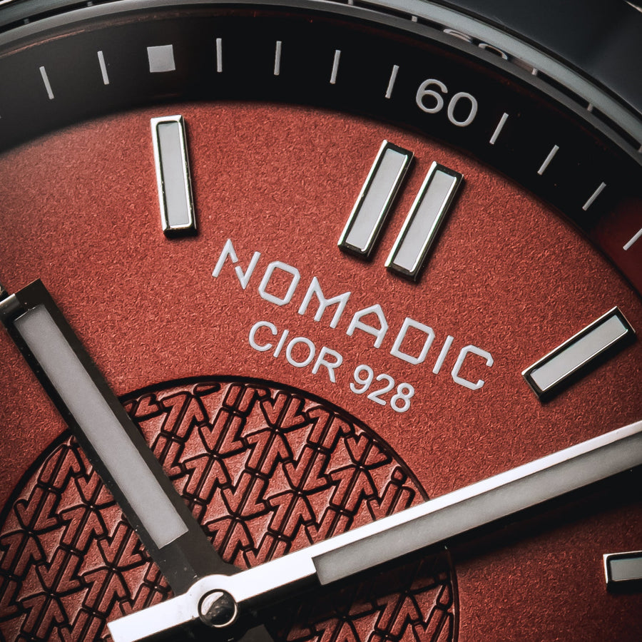 Cíor 928 - Crimson Dawn - Luxury Sports Watch (36mm)