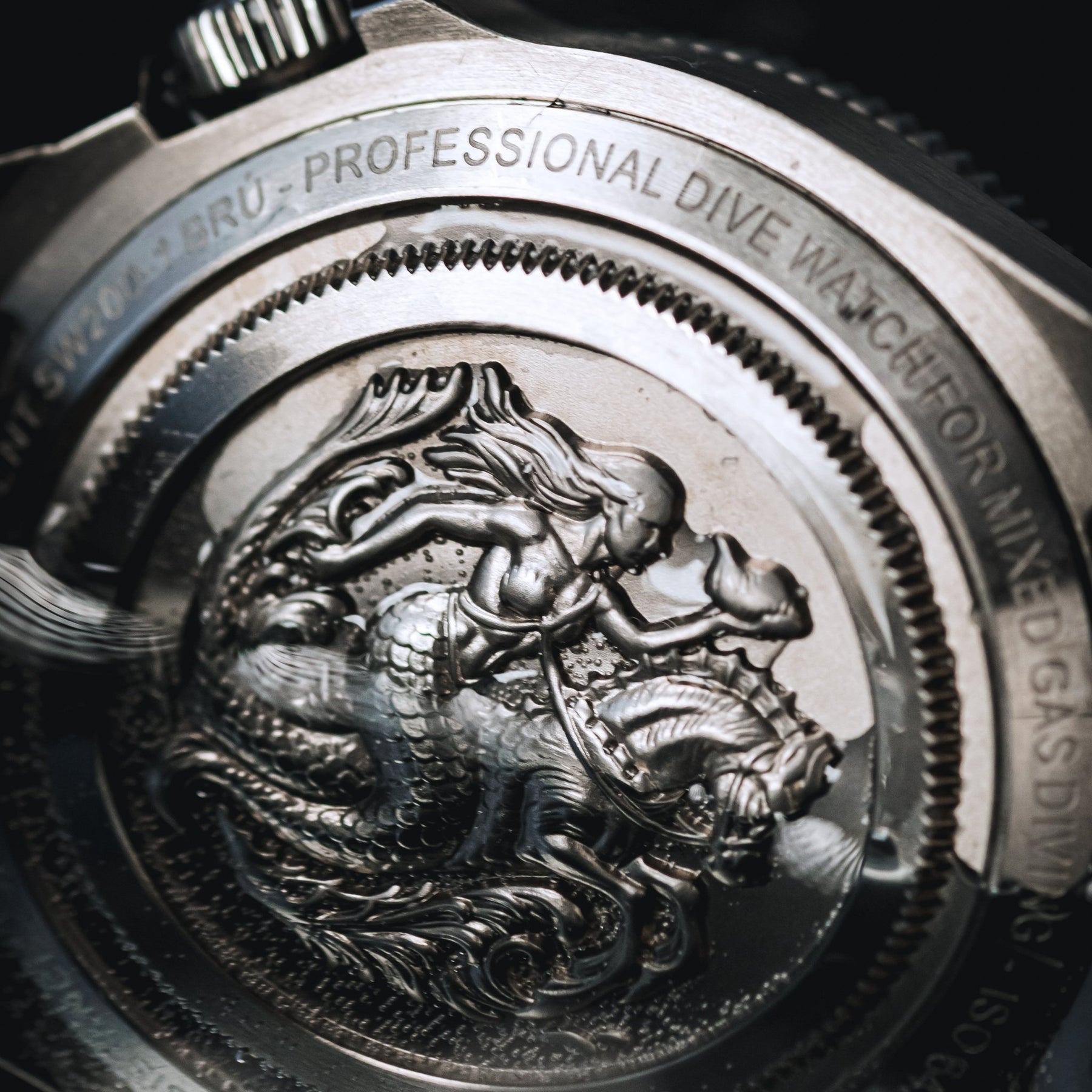 Brú 750 - 42mm Ti5 Deep Dive - Pitch Black