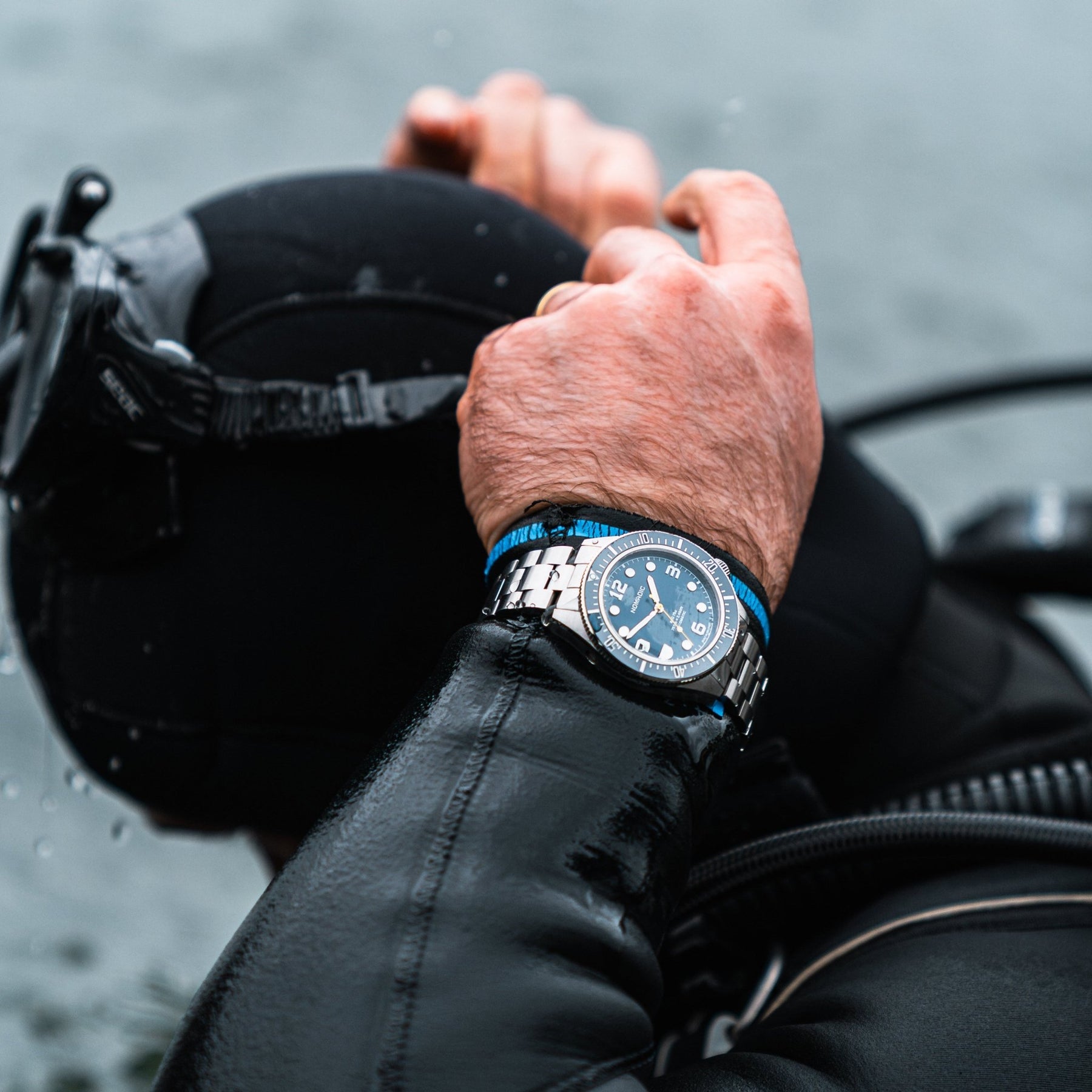 Brú 750 - 42mm Ti5 Deep Dive - Pitch Black