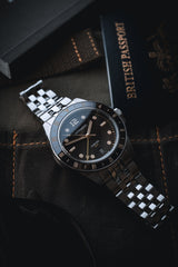 Fíor 555 - GMT Watch (41mm) - Crimson Dawn
