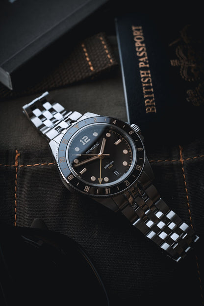 Fíor 555 - GMT Watch (41mm) - Crimson Dawn