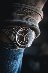 Fíor 555 - GMT Watch (41mm) - Crimson Dawn