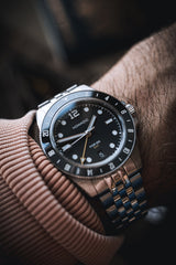 Fíor 555 - GMT Watch (41mm) - Pitch Black and Grey
