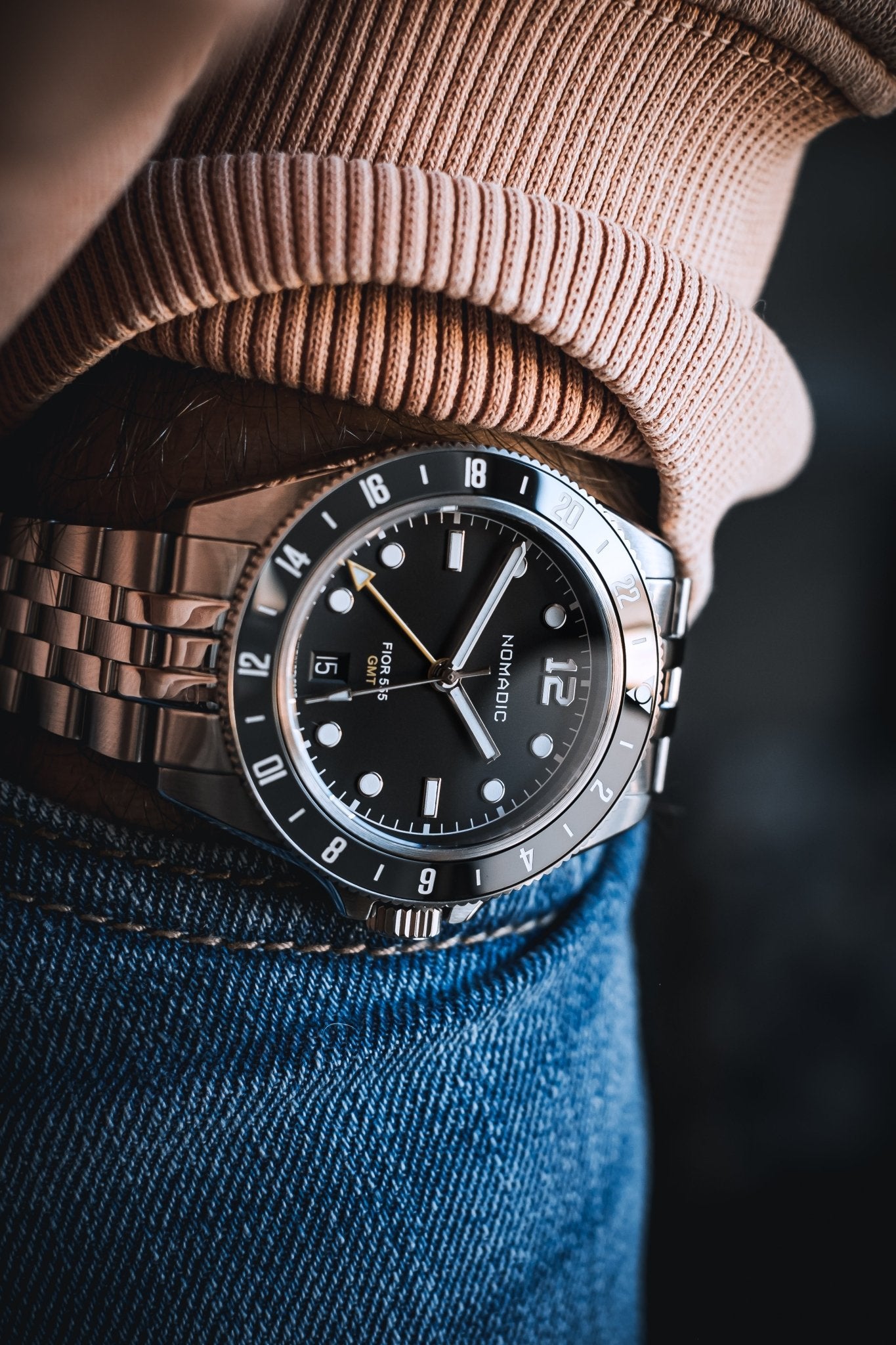 Fíor 555 - GMT Watch (41mm) - Pitch Black and Grey