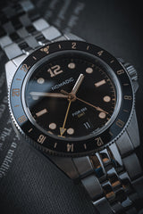 Fíor 555 - GMT Watch (41mm) - Crimson Dawn