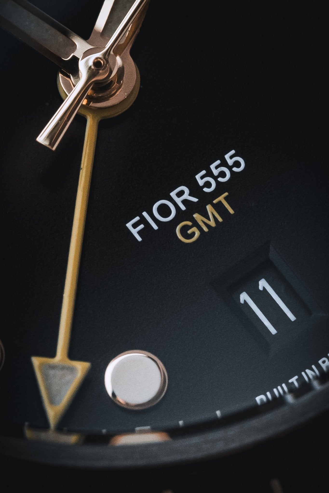 Fíor 555 - GMT Watch (41mm) - Crimson Dawn