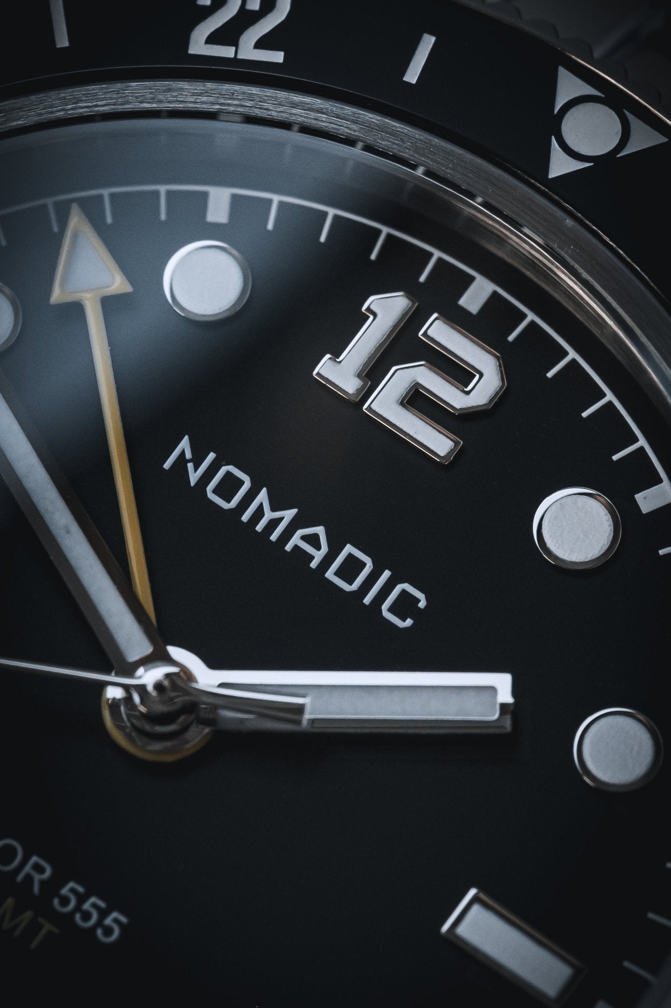 Fíor 555 - GMT Watch (41mm) - Pitch Black and Grey