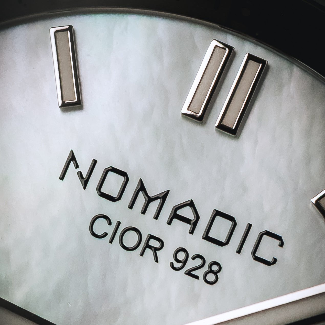 Cíor 928  - Mother of Pearl - Luxury Sports Watch (36mm)