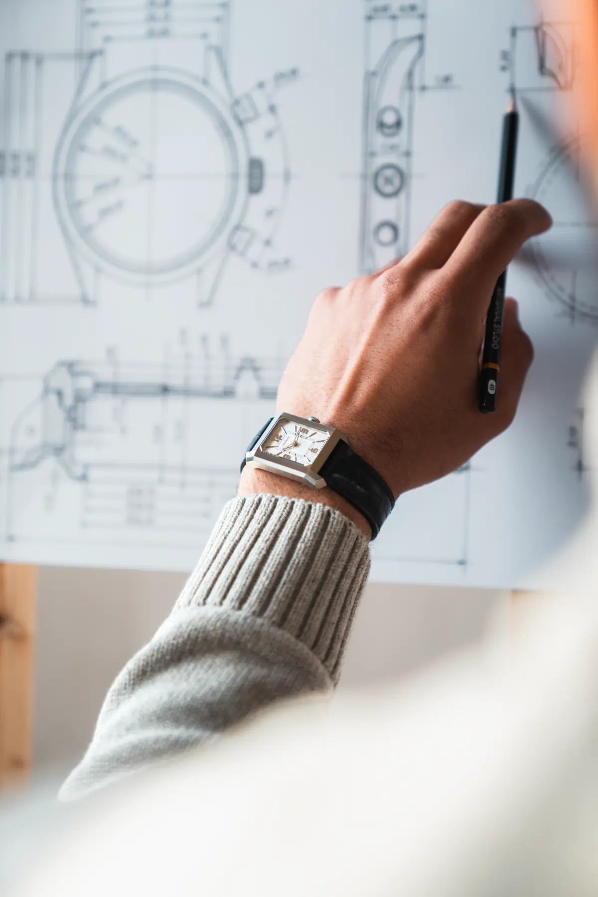 Deco, drawn with restraint.
