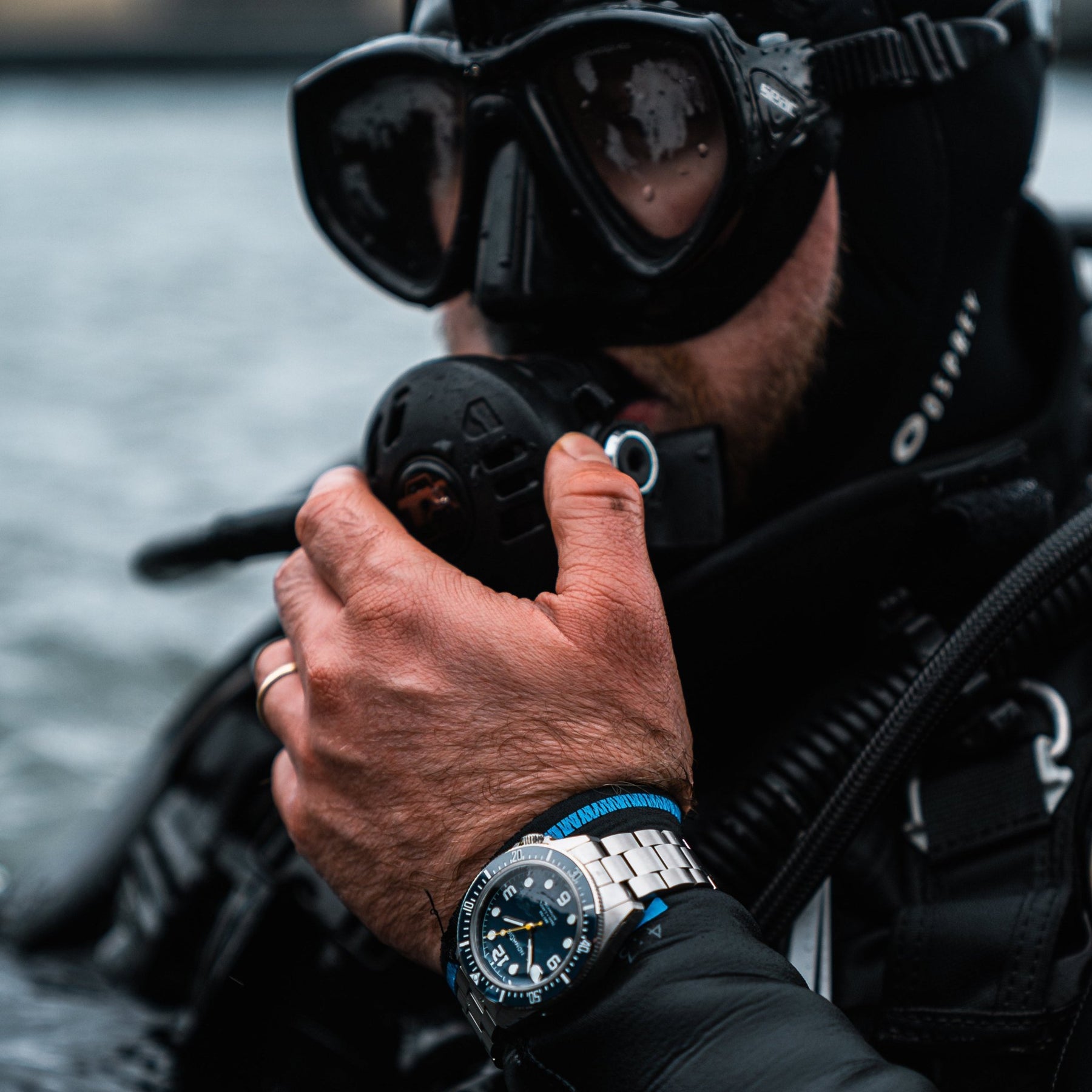 Brú 750 - 42mm Ti5 Deep Dive - Pitch Black