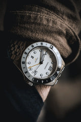 Fíor 555 - GMT Watch (41mm) - Navigator White